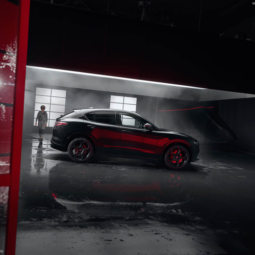 2027 Alfa Romeo Stelvio Luna Rossa Side View
